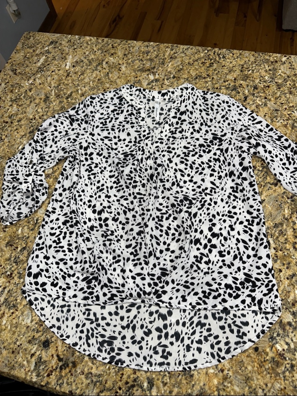 NY Collection Black & White Speckled V-Neck Blouse - Picture 5 of 9